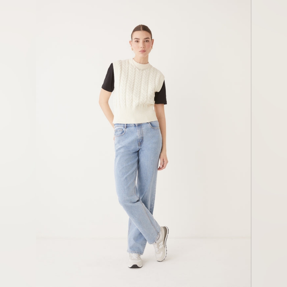 The Knitted Sweater Vest in White size M